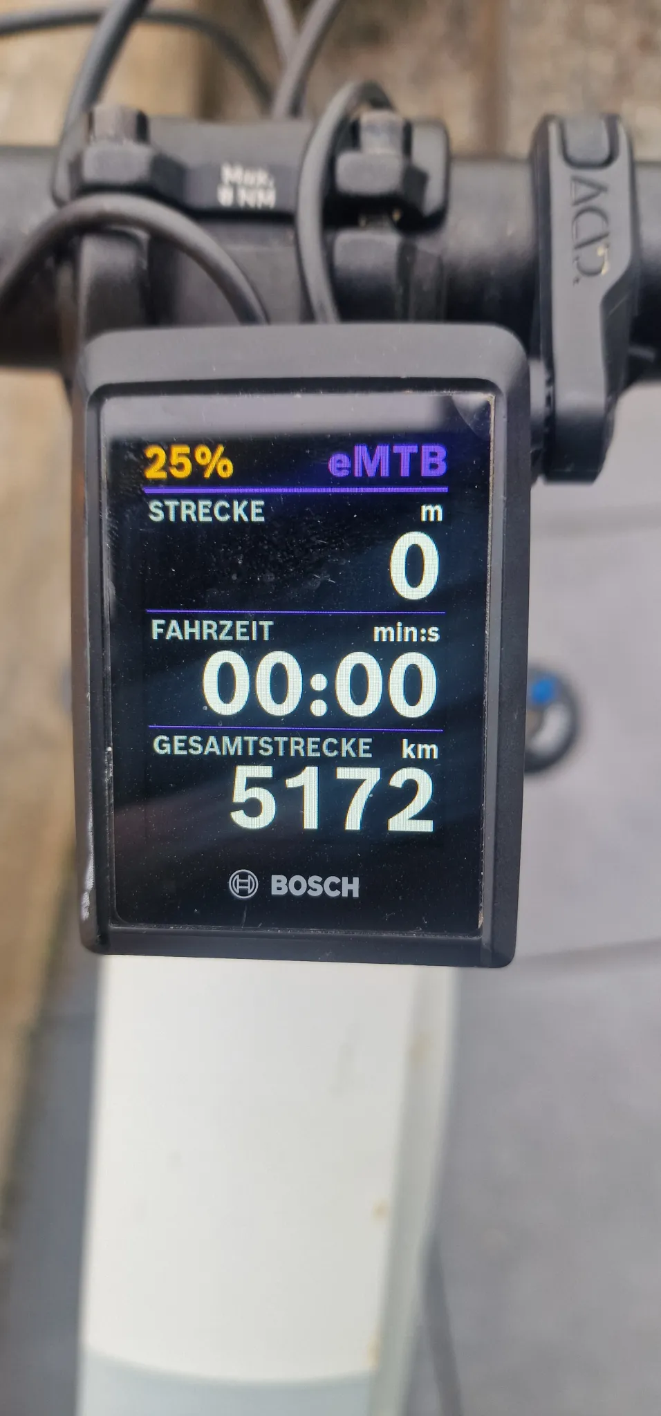 biete mein Cube Stereo Hybrid 160 HPC SL in der Größe L aus dem Jahr 2023 an.
Das Bike war ein Jobrad und es wurde dementsprechend regelmäßig der Service gemacht.
Papiere dafür habe ich alle fals gewollt.
Vor 2 Wochen wurde noch der Antreib neu gemacht also Kassette, Kette usw.
Ist somit neu und kostet allein schon ca 300Euro
Bremse Hinten ist auch neu.
Bike hat Gebrauchsspuren/Kratzer..