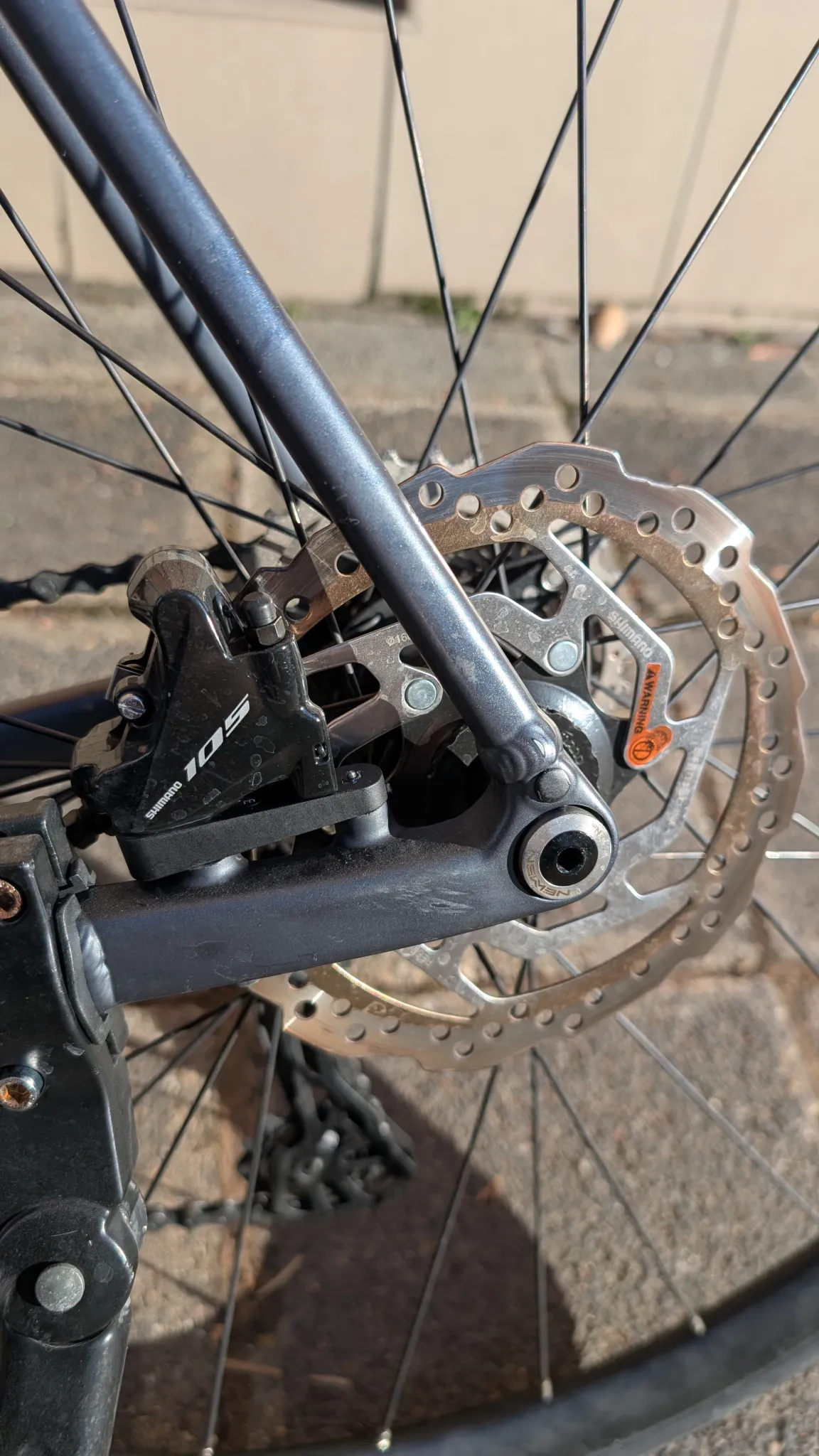 Verkaufe mein CUBE Cross Race Pro grey'n'red 2023, da ich zukünftig mehr Gravel und Bikepacking machen will.
Rahmengröße 61cm
Continental Rennradmäntel und Seitenständer inklusive.
Normale kleinere Gebrauchsspuren für 2.5 Jahre im Einsatz (siehe Bilder).
Bin und war sehr zufrieden mit dem Bike!
Letzter Service war vor ca. einem Jahr vor Saisonstart 2025
Weiteres Zubehör (Taschen, Flaschenhalterung, Handyhalterung und Pedale) sind nicht inklusive