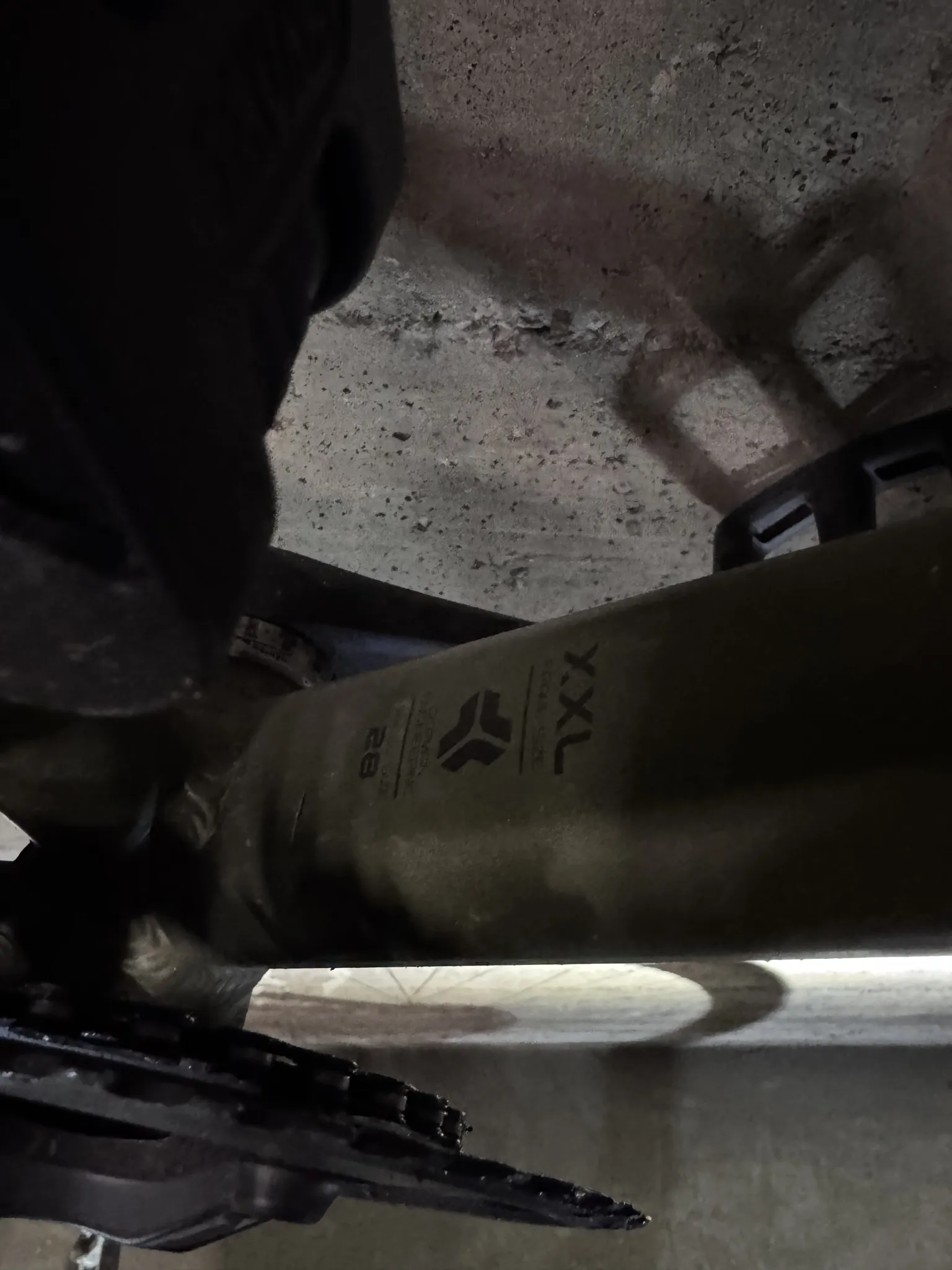 Verkauft wird ein sehr wenig genutztes Gravelbike der Firma Carver mit der Rahmengrösse XXL.
Das Kaufdatum war der 08.07.2024 und wurde etwa 100-150 km bewegt und befindet sich daher in einem absolut neuwertigen Zustand!
Abzuholen ist das Fahrrad in Koblenz und kann vor Ort auch besichtigt werden.
Spezifikationen:
22 Gang Kettenschaltung SHIMANO GRX
Hydraulische Scheibenbremse
Gewicht lt. Herstellerangabe 10,2kg
Zul. Gesamtgewicht 120kg
https://www.carver.de/products/gravel-120-p000000004?srsltid=AfmBOor1m6WOqsGyEGB3XQvcISTdKssBt6IeG7C36gt_2TrR27AL4wmA