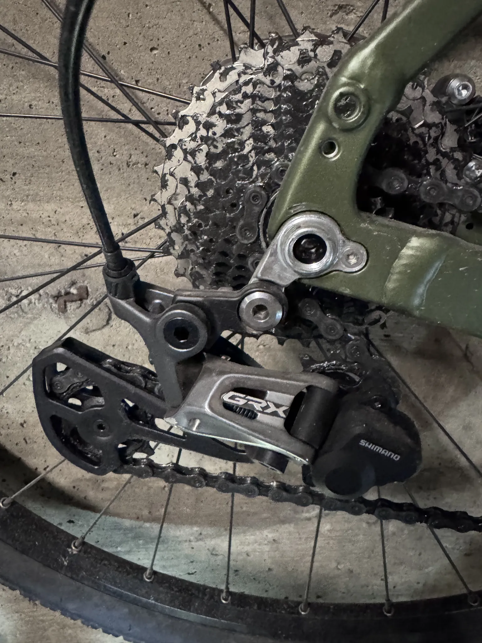 Verkauft wird ein sehr wenig genutztes Gravelbike der Firma Carver mit der Rahmengrösse XXL.
Das Kaufdatum war der 08.07.2024 und wurde etwa 100-150 km bewegt und befindet sich daher in einem absolut neuwertigen Zustand!
Abzuholen ist das Fahrrad in Koblenz und kann vor Ort auch besichtigt werden.
Spezifikationen:
22 Gang Kettenschaltung SHIMANO GRX
Hydraulische Scheibenbremse
Gewicht lt. Herstellerangabe 10,2kg
Zul. Gesamtgewicht 120kg
https://www.carver.de/products/gravel-120-p000000004?srsltid=AfmBOor1m6WOqsGyEGB3XQvcISTdKssBt6IeG7C36gt_2TrR27AL4wmA